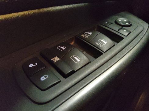 Used 2022 Jeep Cherokee Trailhawk AWD/4WD image 27