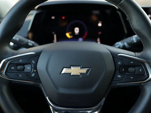 Used 2025 Chevrolet Trax LT w/ LT Convenience Package image 10