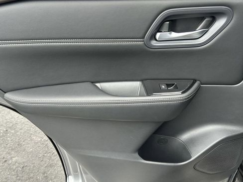 Used 2023 Nissan Rogue SV w/ SV Premium Package image 15