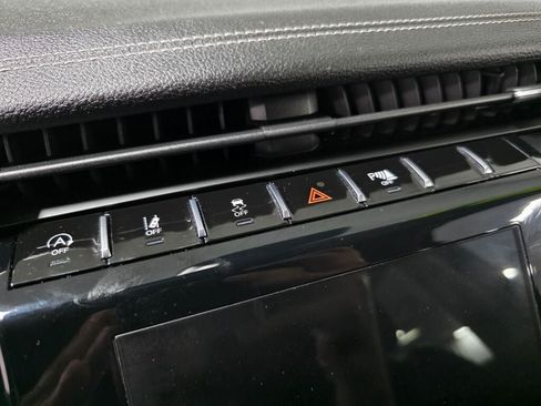Used 2021 Jeep Grand Cherokee L Limited AWD/4WD image 19