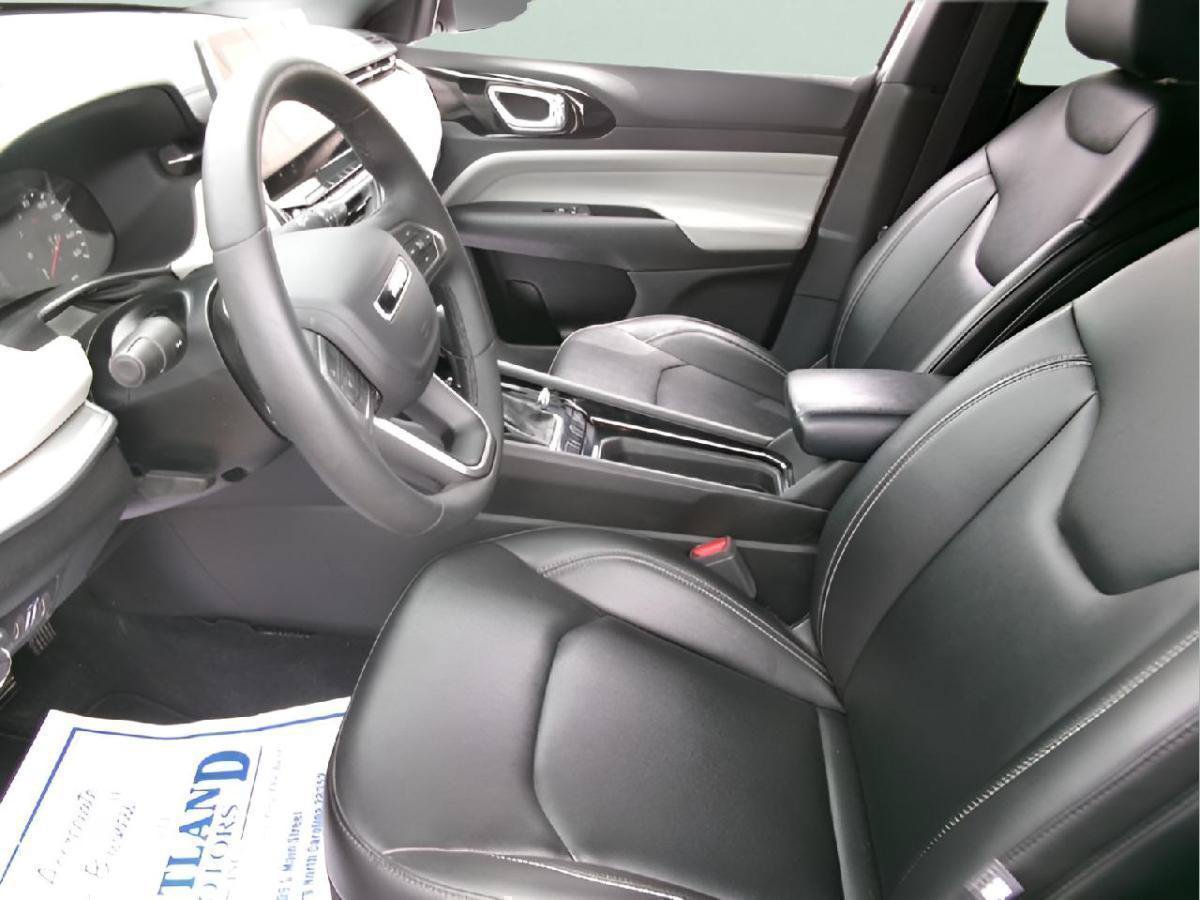 Used 2025 Jeep Compass Limited AWD/4WD image 13