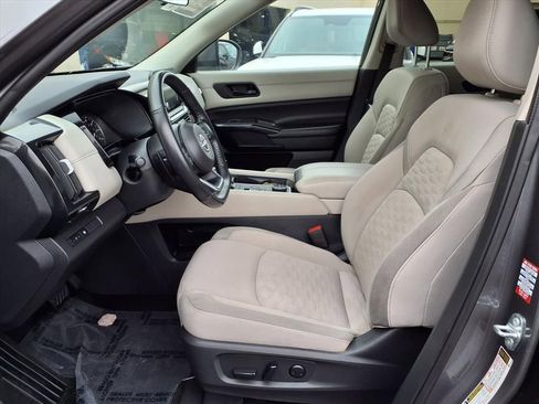 Used 2024 Nissan Pathfinder SV AWD/4WD image 13