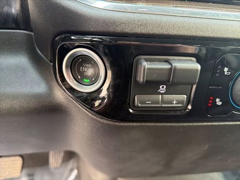 Used 2025 Chevrolet Silverado 1500 LT AWD/4WD image 39