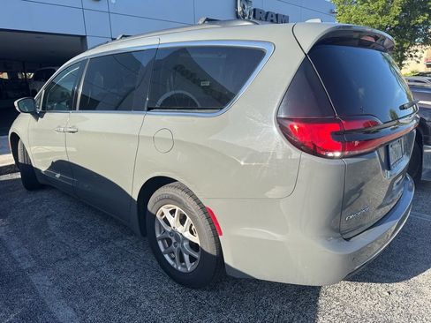 Used 2022 Chrysler Pacifica Touring-L FWD image 19