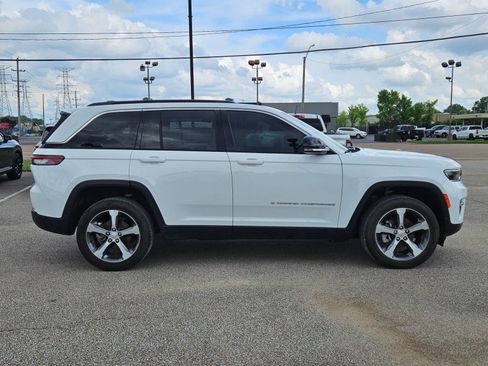 Used 2024 Jeep Grand Cherokee Limited w/ Trailer Tow Package AWD/4WD image 7