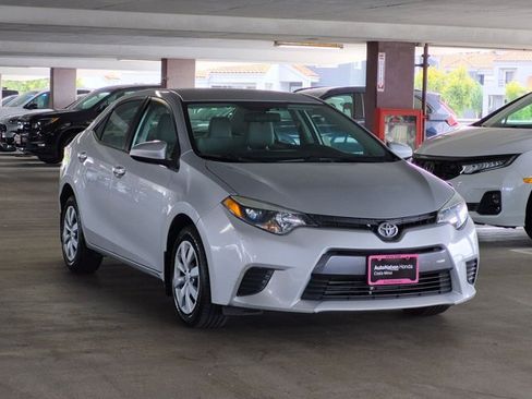 Used 2016 Toyota Corolla LE FWD image 3