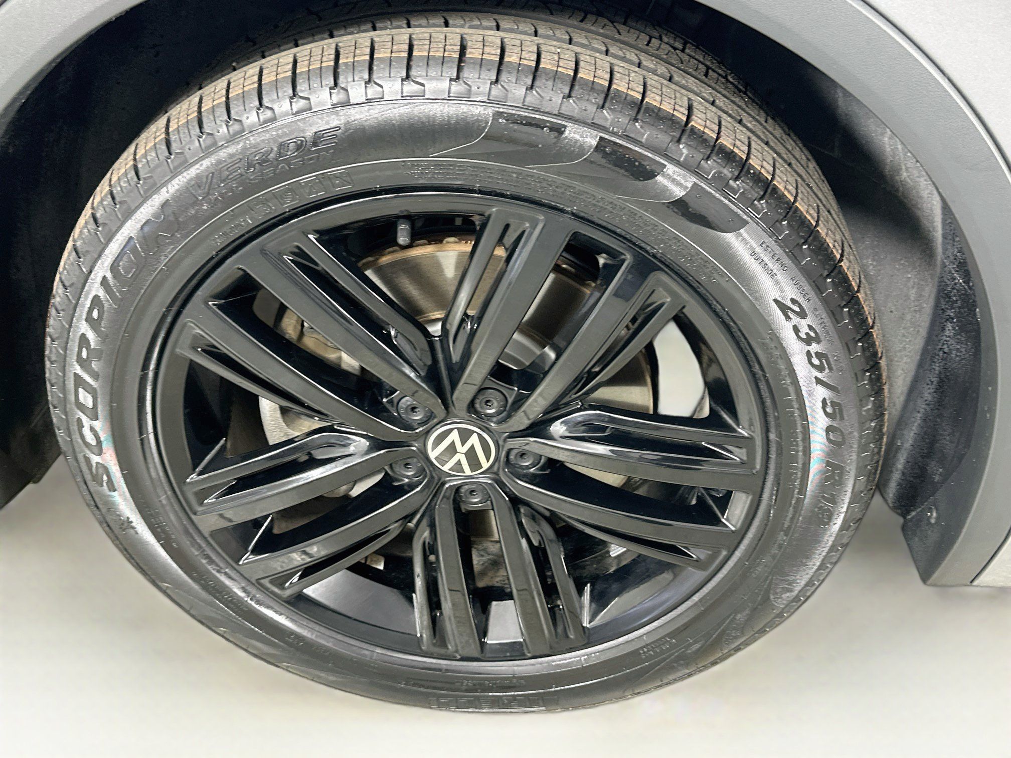 Used 2022 Volkswagen Tiguan SE R-Line FWD image 31