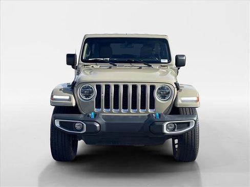 Used 2022 Jeep Wrangler Unlimited Sahara w/ Cold Weather Group image 9