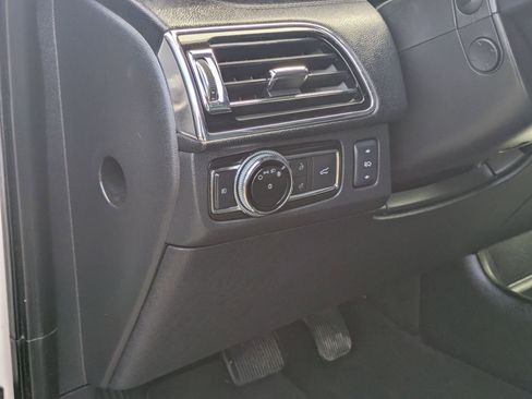 Used 2018 Lincoln Navigator Reserve w/ Technology Package image 10