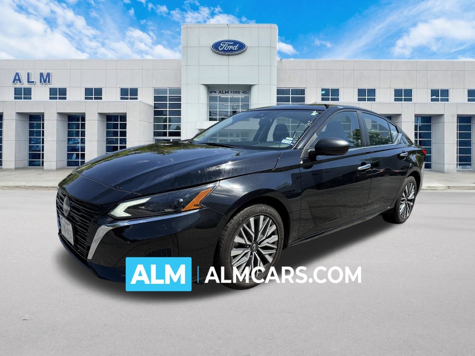 Used 2024 Nissan Altima 2.5 SV FWD image 1
