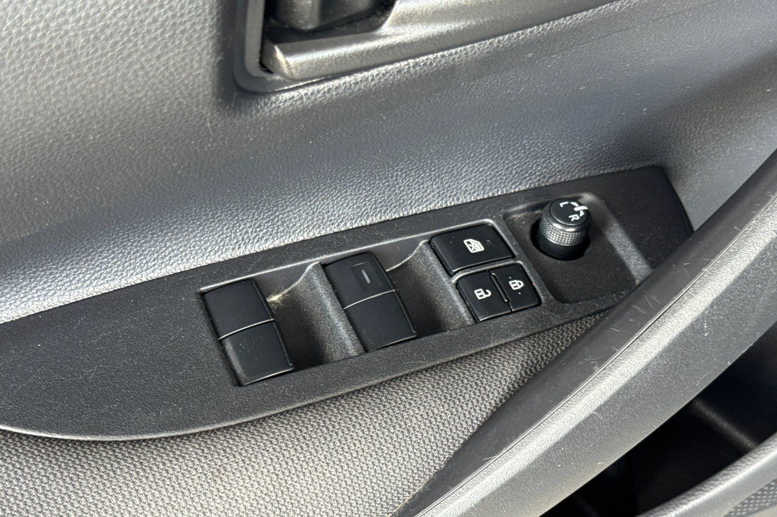 Used 2025 Toyota Corolla LE FWD image 14