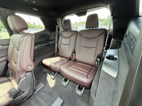 Used 2023 Cadillac XT6 Premium Luxury w/ Technology Package AWD/4WD image 27