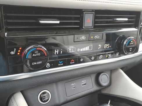 Used 2023 Nissan Rogue SL w/ SL Premium Package image 12