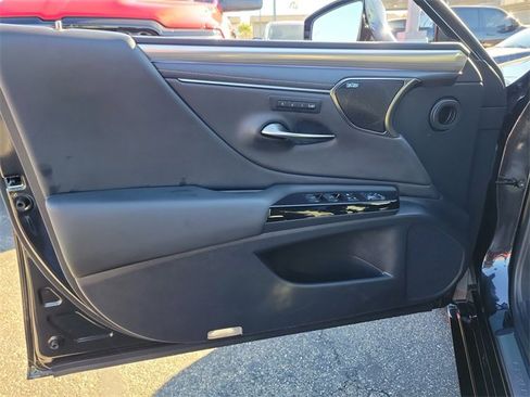 Used 2024 Lexus ES 300h F Sport image 18