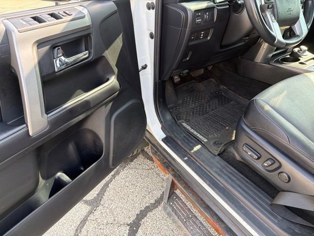 Used 2018 Toyota 4Runner SR5 Premium AWD/4WD image 12