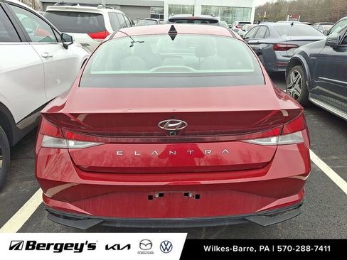 Used 2023 Hyundai Elantra SEL w/ Convenience Package image 6