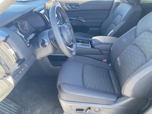 New 2025 Nissan Pathfinder SV image 20