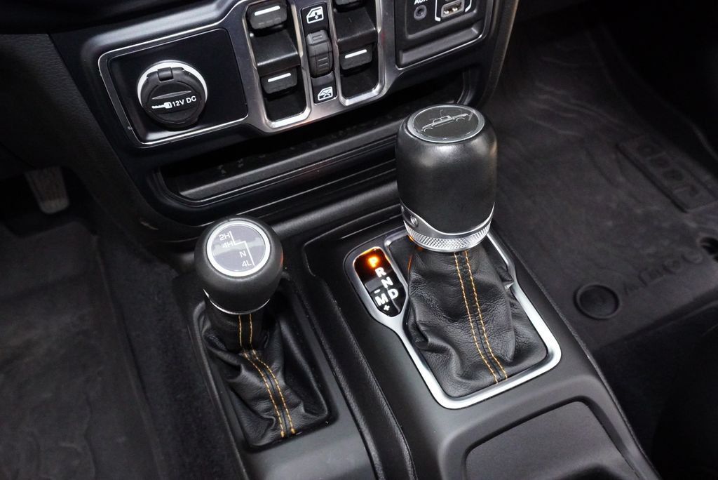 Used 2023 Jeep Gladiator Overland AWD/4WD image 16