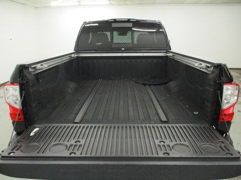 Used 2017 Nissan Titan SV image 7