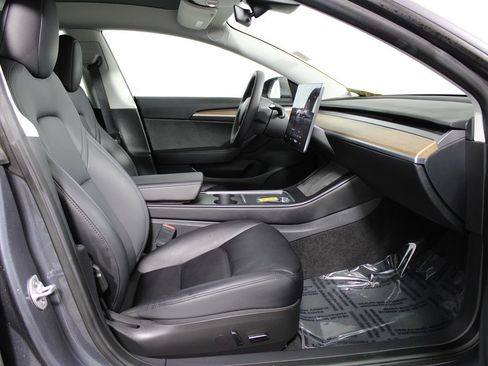 Used 2023 Tesla Model 3 Standard Range image 9