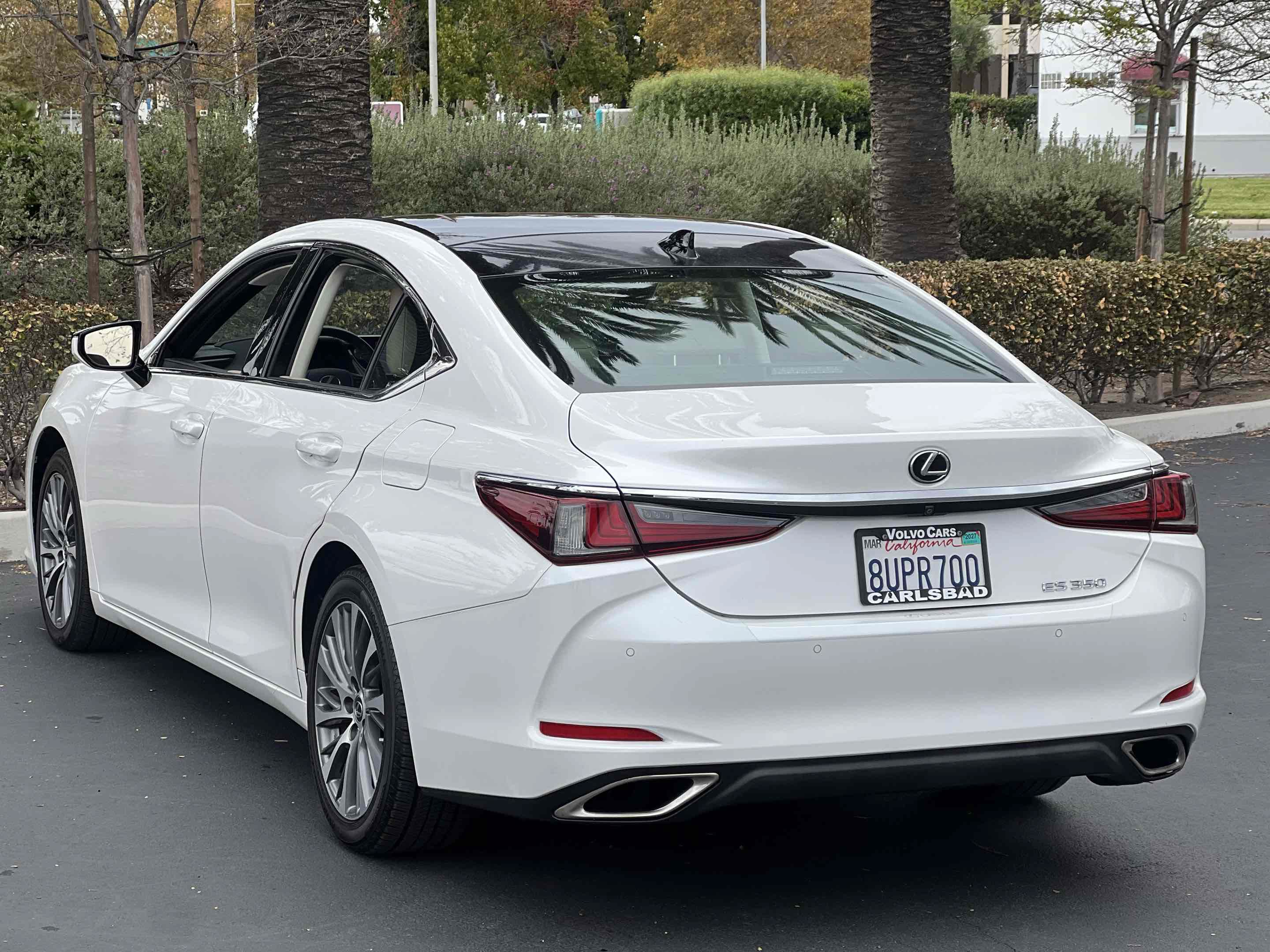 Used 2019 Lexus ES 350 w/ Premium Package FWD image 2