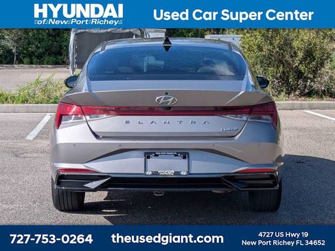 Used 2023 Hyundai Elantra Limited w/ Preferred Accessory Package FWD image 4