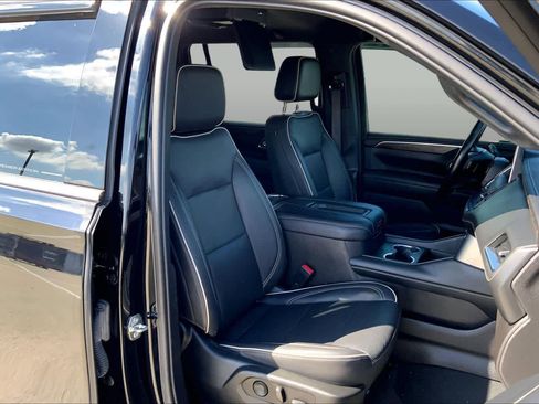 Used 2021 Chevrolet Suburban Premier w/ Texas Edition RWD image 9