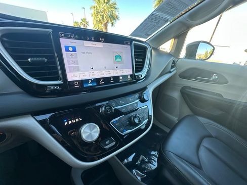 Used 2024 Chrysler Pacifica Touring-L FWD image 35