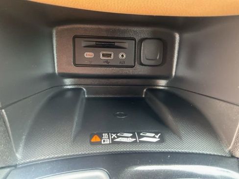 Used 2024 Chevrolet Equinox Premier FWD image 21