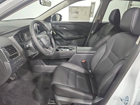 New 2026 Nissan Rogue SV AWD/4WD image 9