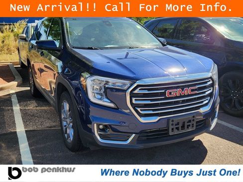 Used 2022 GMC Terrain SLT w/ Infotainment Package II AWD/4WD image 1