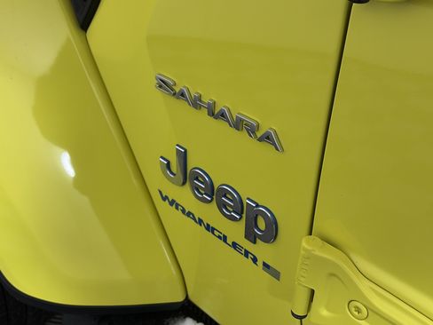 Used 2023 Jeep Wrangler Sahara w/ Cold Weather Group image 16