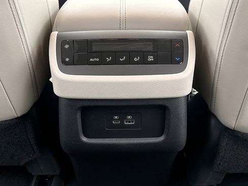 Used 2025 Nissan Pathfinder SL AWD/4WD image 20