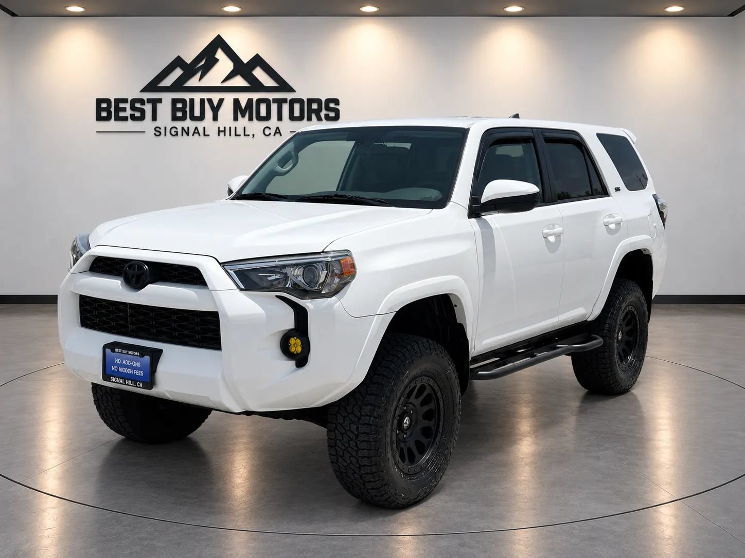 Used 2017 Toyota 4Runner SR5 AWD/4WD image 3