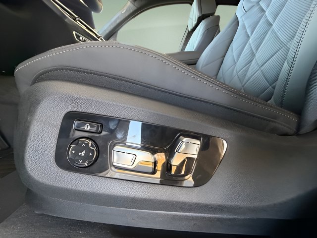 Used 2026 BMW X7 xDrive40i w/ Premium Package AWD/4WD image 17