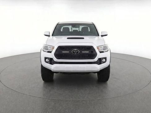 Used 2019 Toyota Tacoma TRD Sport w/ Technology Package AWD/4WD image 5