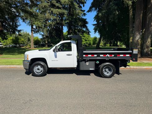 Used 2011 Chevrolet Silverado 3500 W/T RWD image 2