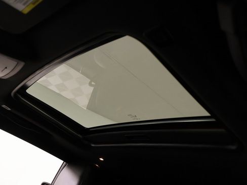 Used 2022 Dodge Challenger R/T w/ Plus Package image 15