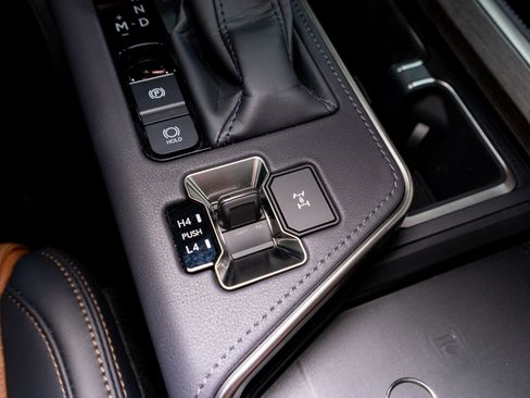 Used 2025 Lexus GX 550 image 27