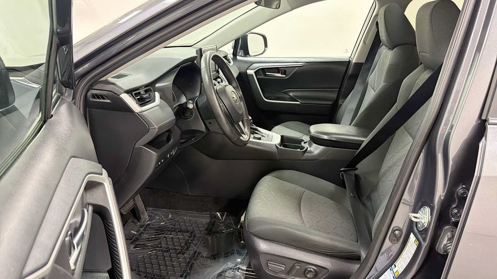 Used 2020 Toyota RAV4 XLE AWD/4WD image 13