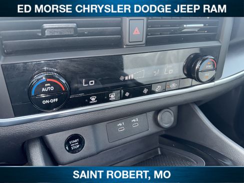 Used 2024 Nissan Rogue SV AWD/4WD image 15