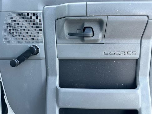 Used 2010 Ford E-350 and Econoline 350 Super Duty RWD image 15