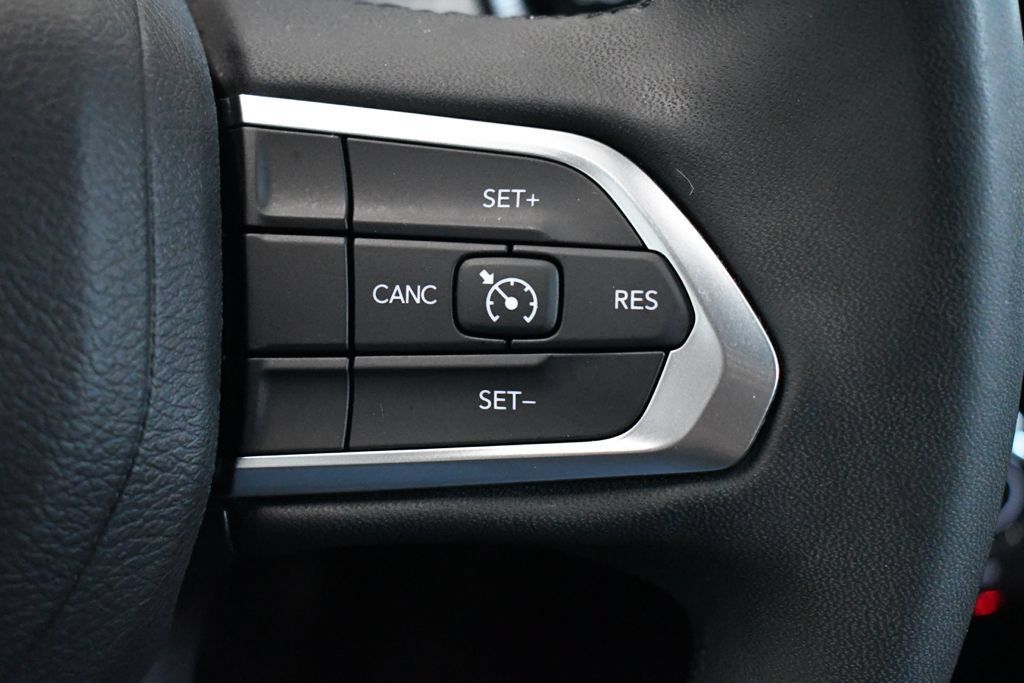 Used 2024 Jeep Compass Latitude AWD/4WD image 32