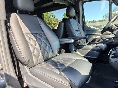 Used 2022 Mercedes-Benz Sprinter 3500 image 32