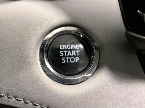 Used 2023 Toyota Highlander XLE AWD/4WD image 37
