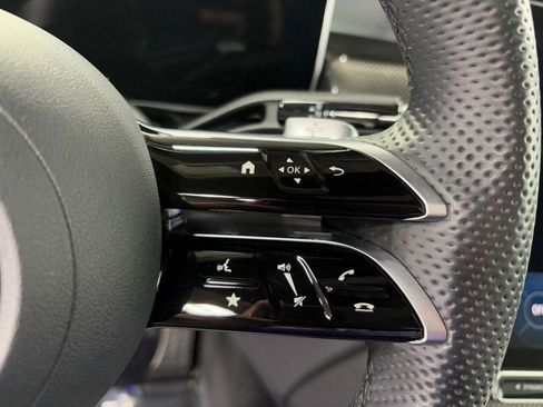 Used 2025 Mercedes-Benz GLC 350e 4MATIC w/ AMG Line image 13