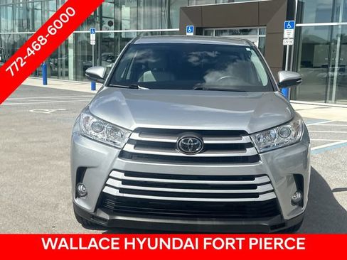 Used 2019 Toyota Highlander Plus AWD/4WD image 4