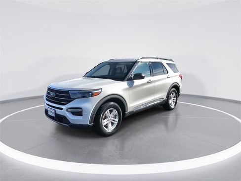 Used 2020 Ford Explorer XLT w/ Equipment Group 202A image 4