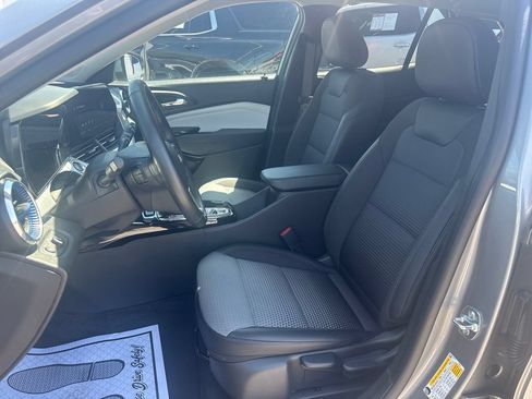 Used 2025 Chevrolet Trax LT w/ LT Convenience Package FWD image 14