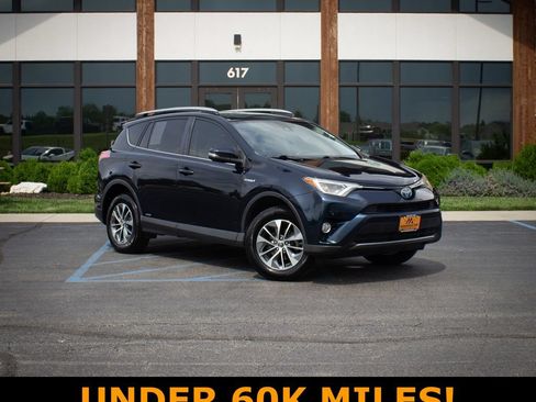 Used 2018 Toyota RAV4 XLE AWD/4WD image 1